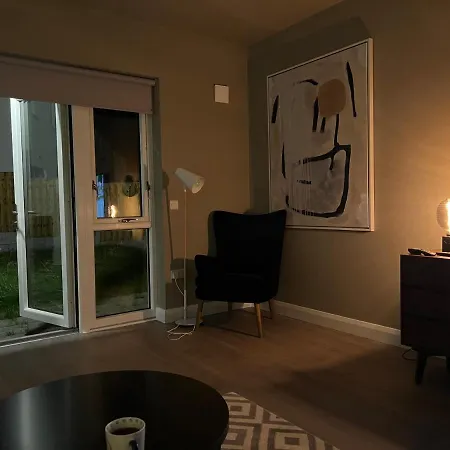 Dom wakacyjny 3 Bed Vip Family House Dublin