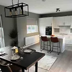 Дом отдыха 3 Bed Vip Family House