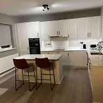 Дом отдыха 3 Bed Vip Family House *